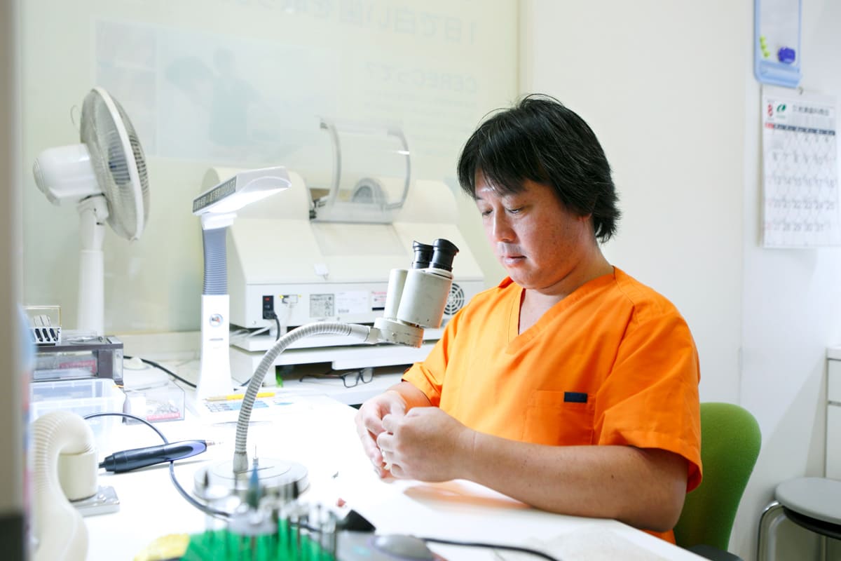 江東区東雲、豊洲の歯医者のキャナルコート歯科クリニック　技工物はすべて手作り。患者様1人ひとりに合ったハイクオリティな技工物をご提供いたします